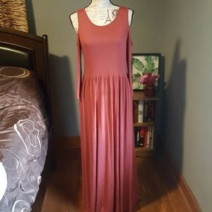 Isaac liev cold shoulder maxi